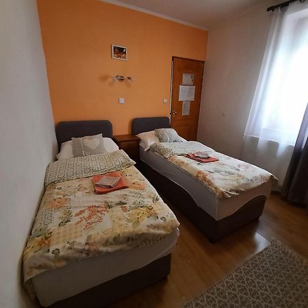 Kis Rigó vendégház Salgotarjan Exterior foto